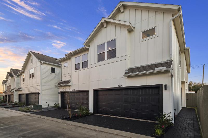 3921 Willowbend Point Drive